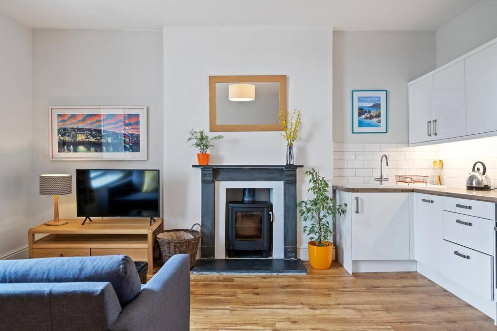 Pendennis - Bright Victorian Flat, Sea Views & Close To Beach Falmouth Exteriör bild