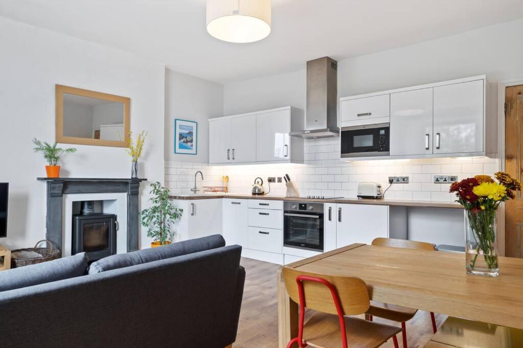 Pendennis - Bright Victorian Flat, Sea Views & Close To Beach Falmouth Exteriör bild
